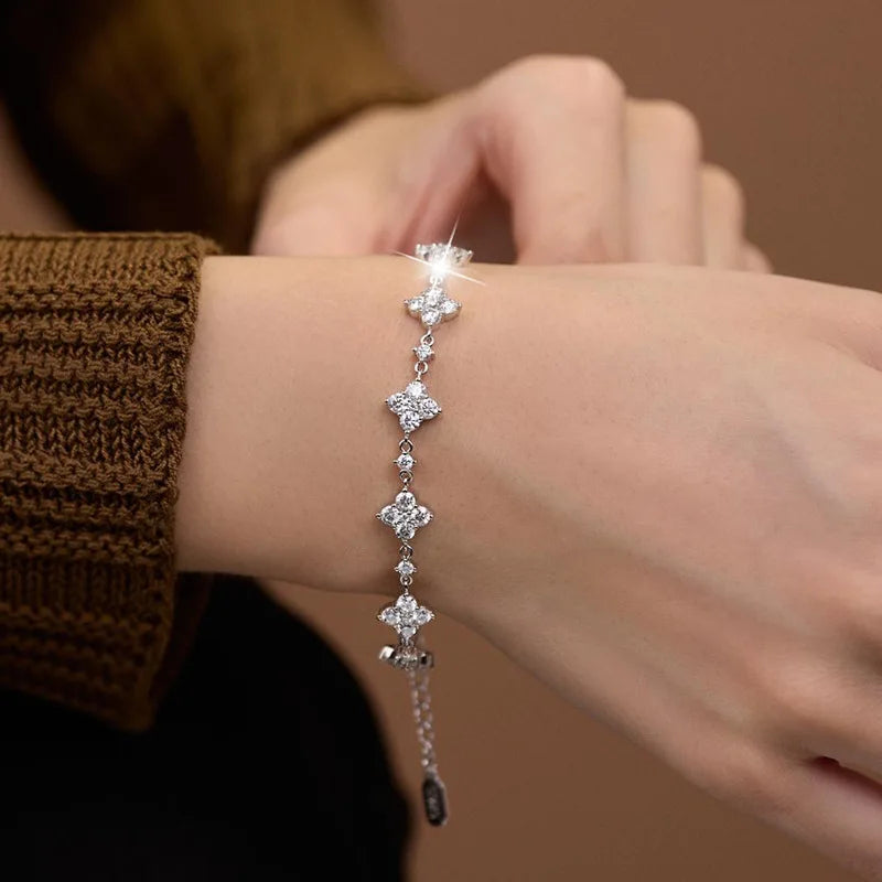 Unseen Gems Moissanite Classic Four Leaf Clover Bracelets