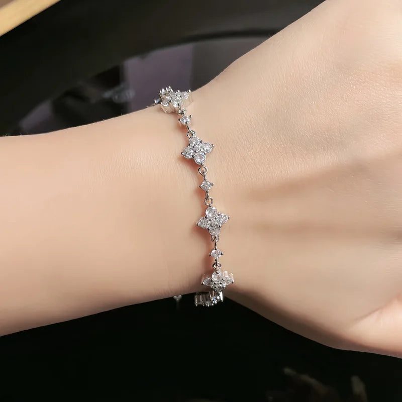 Unseen Gems Moissanite Classic Four Leaf Clover Bracelets